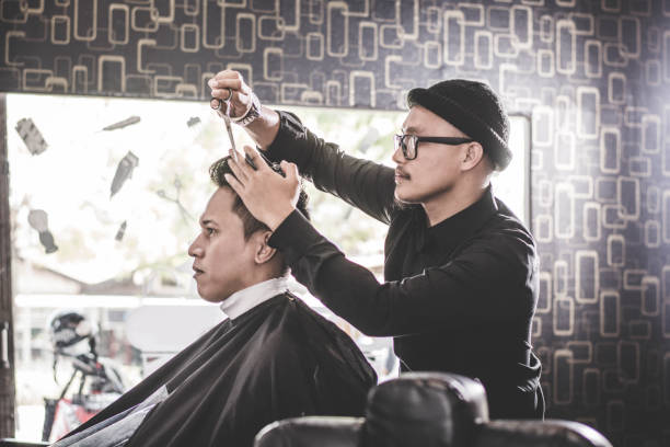 Comment un coiffeur naturel peut-il vous aider à résoudre des problèmes capillaires spécifiques ?