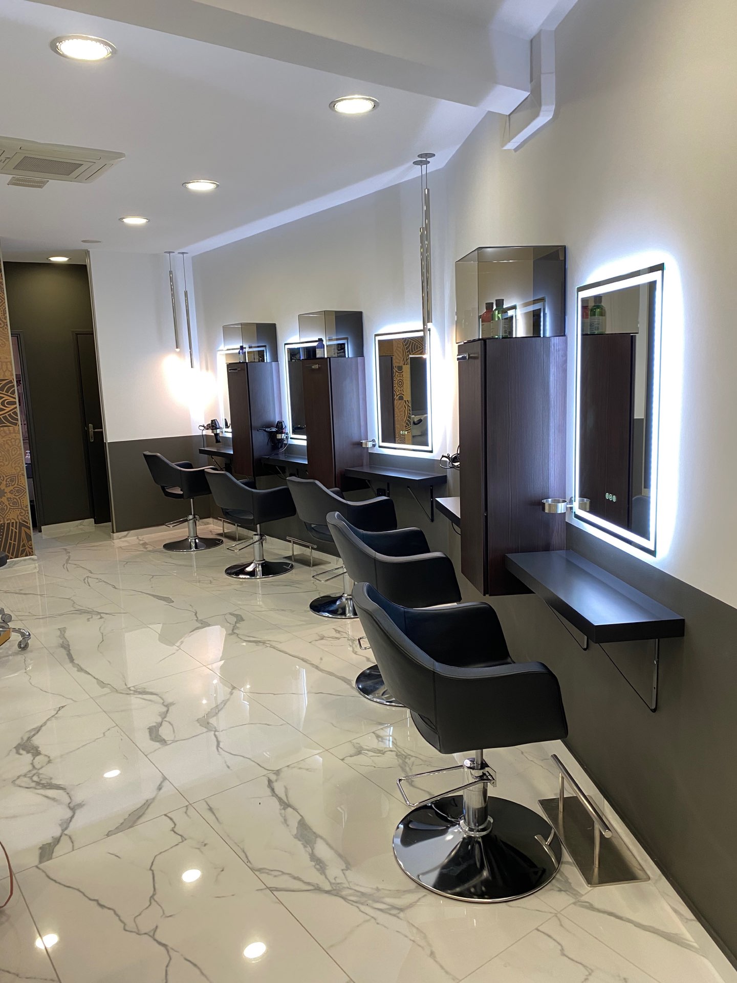 Comment choisir des produits de coiffure bio adaptés à votre type de cheveux à Lyon ?