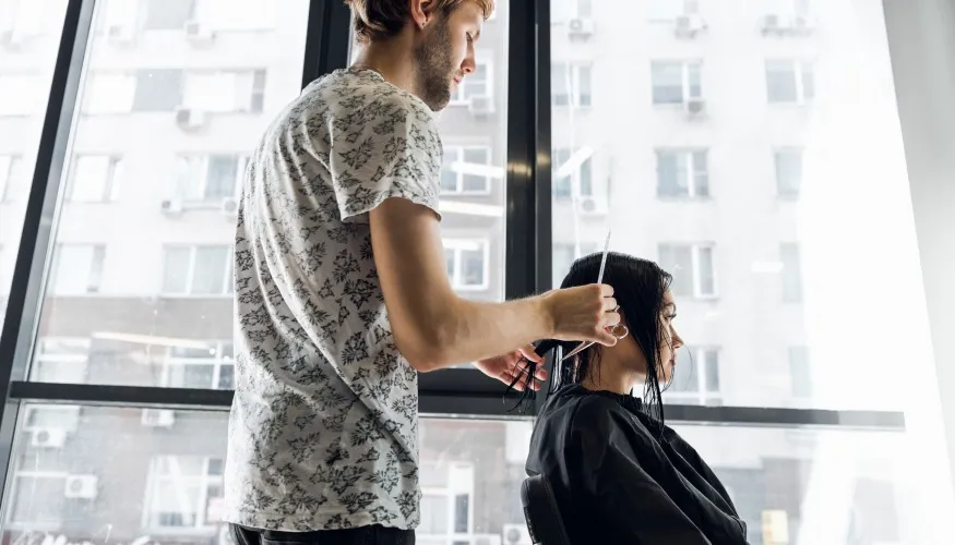 Maîtriser les Boucles et les Frisettes : L’Approche des Salons Bio à Lyon