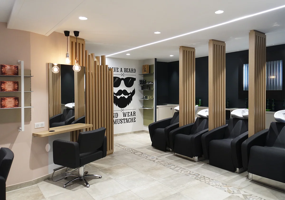 Comment les coiffeurs à Lyon peuvent-ils utiliser les réseaux sociaux pour promouvoir leur salon et attirer de nouveaux clients ?