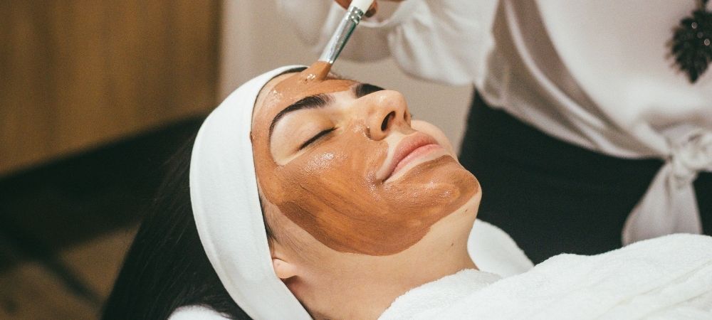 Pourquoi les Coiffeurs à Lyon Devraient-ils Proposer une Gamme de Produits Capillaires Adaptés à Chaque Client ?