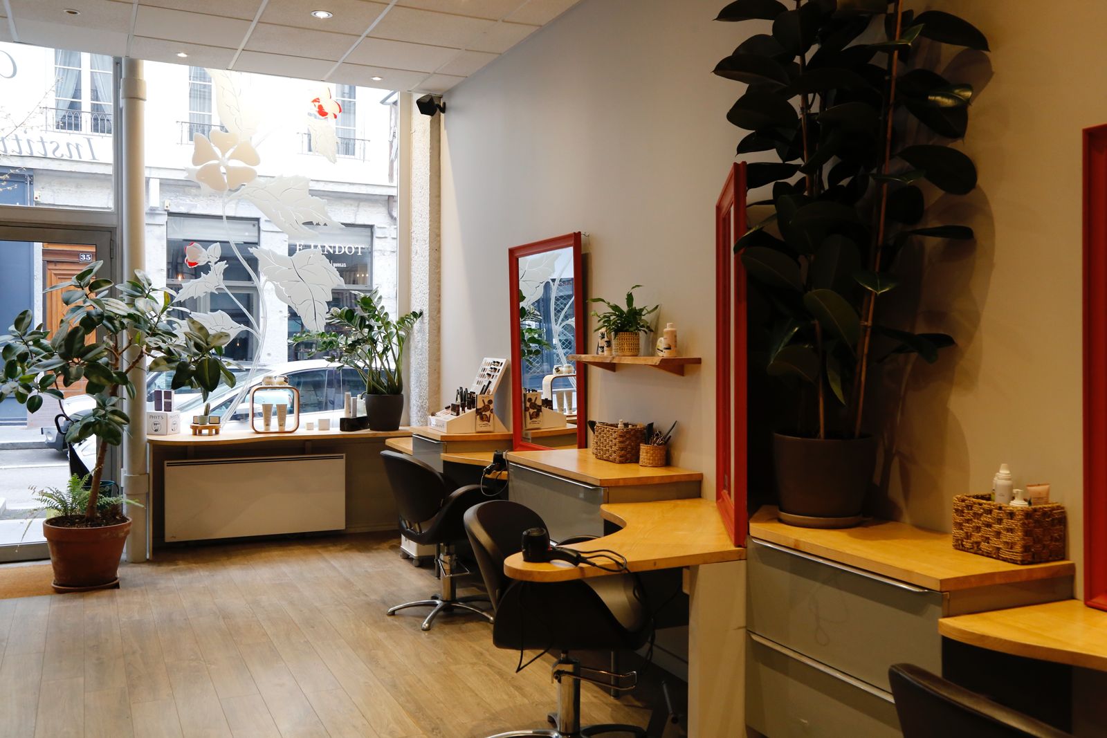 Comment se différencient les instituts de beauté à Lyon en matière de soins du visage et du corps ?