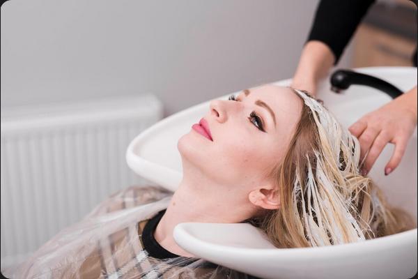 Pourquoi intégrer un soin de cheveux bien-être à Lyon dans sa routine beauté complète ?